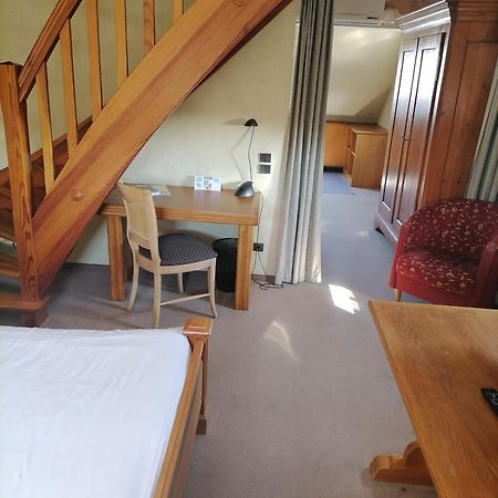 Logis Hotel Aux Comtes De Hanau Ingwiller Extérieur photo