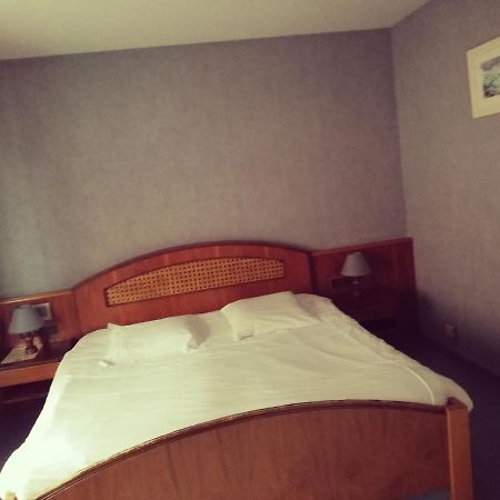 Logis Hotel Aux Comtes De Hanau Ingwiller Extérieur photo