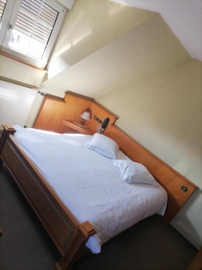 Logis Hotel Aux Comtes De Hanau Ingwiller Extérieur photo