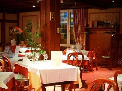 Logis Hotel Aux Comtes De Hanau Ingwiller Extérieur photo