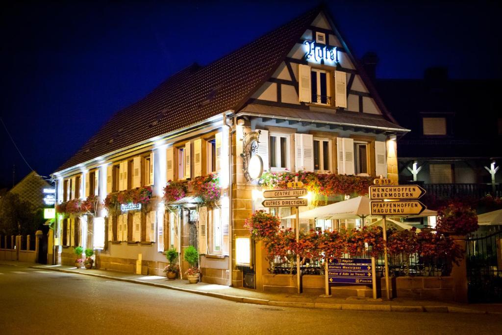 Logis Hotel Aux Comtes De Hanau Ingwiller Extérieur photo