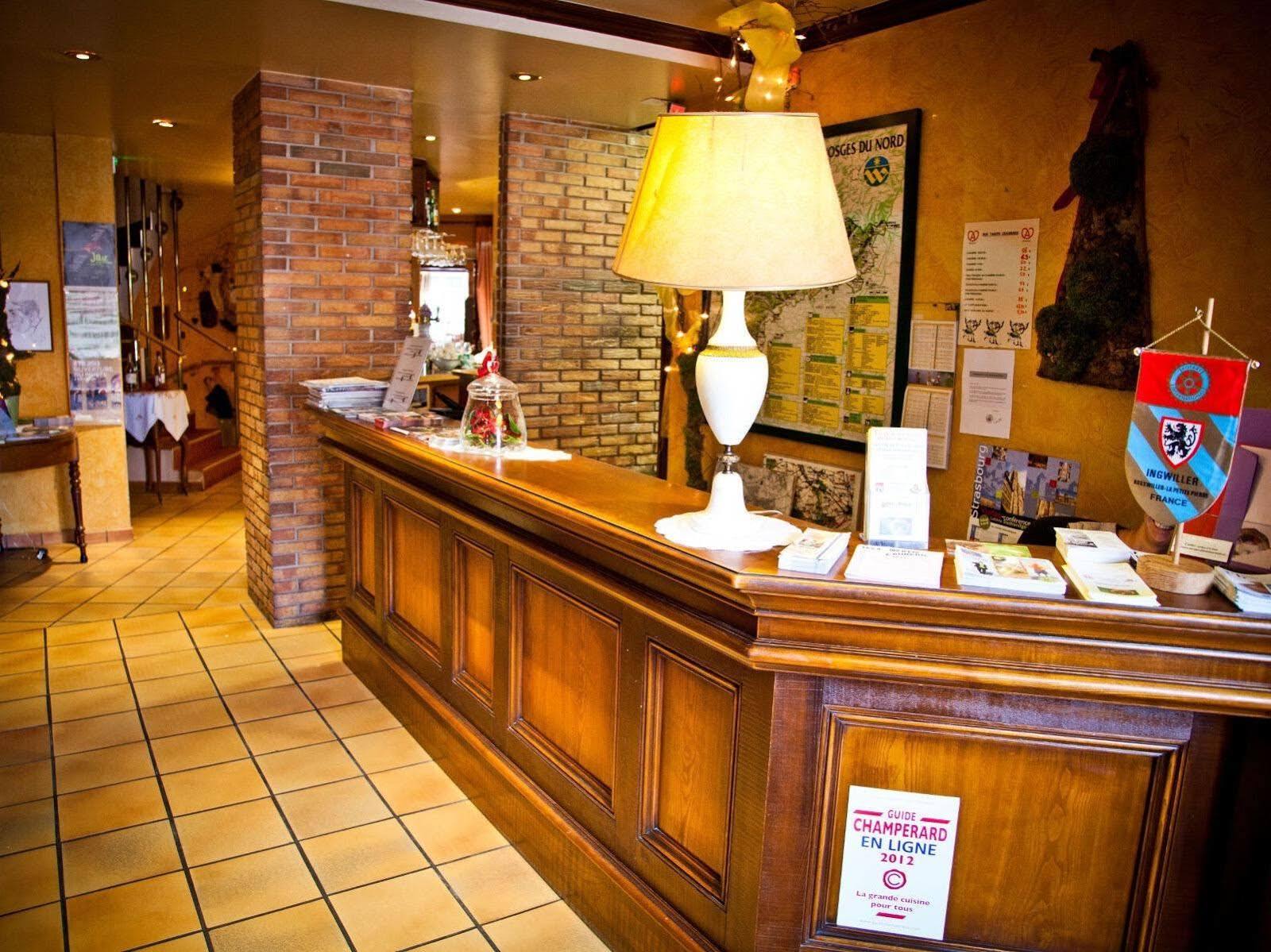 Logis Hotel Aux Comtes De Hanau Ingwiller Extérieur photo