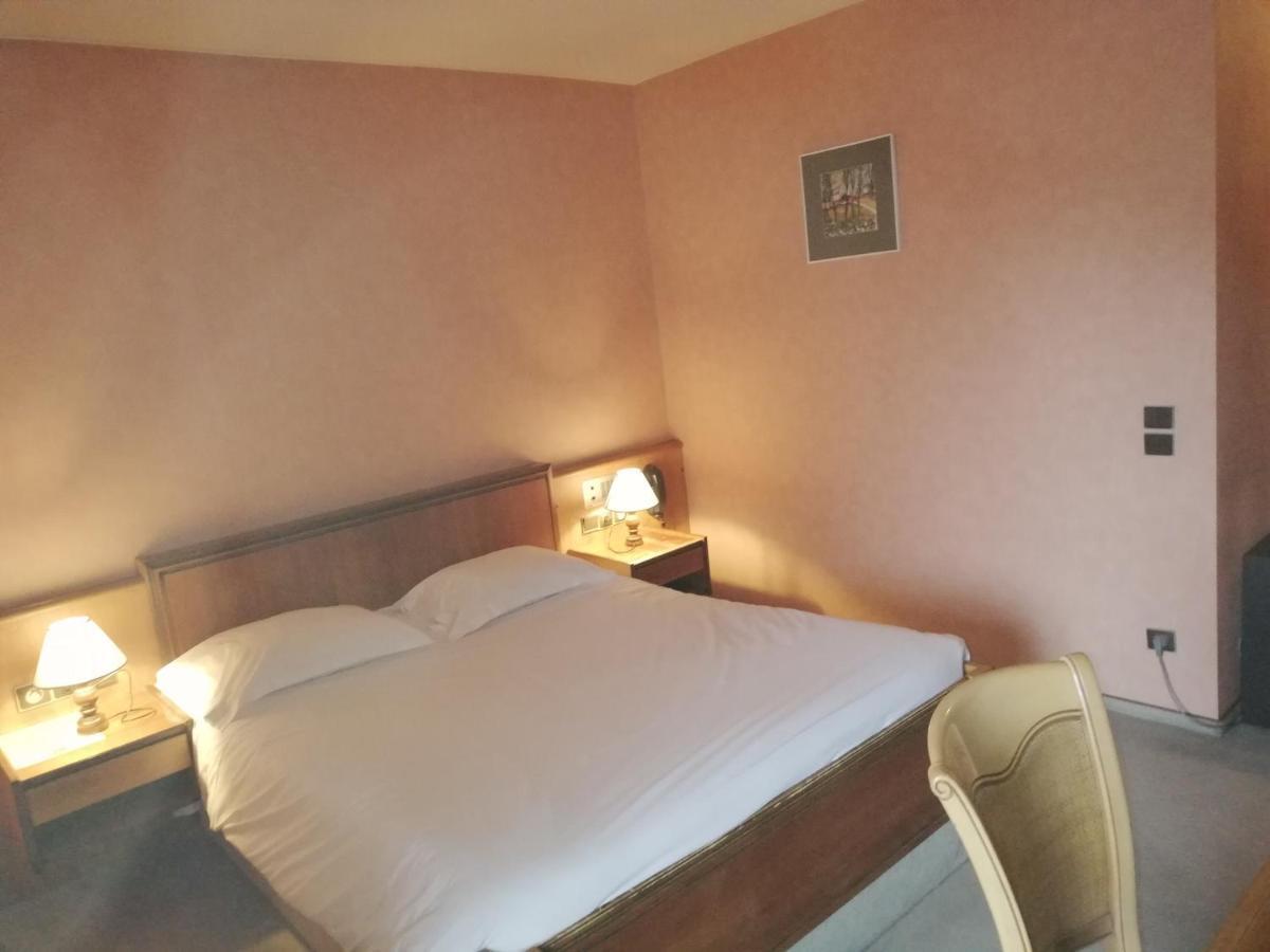 Logis Hotel Aux Comtes De Hanau Ingwiller Extérieur photo