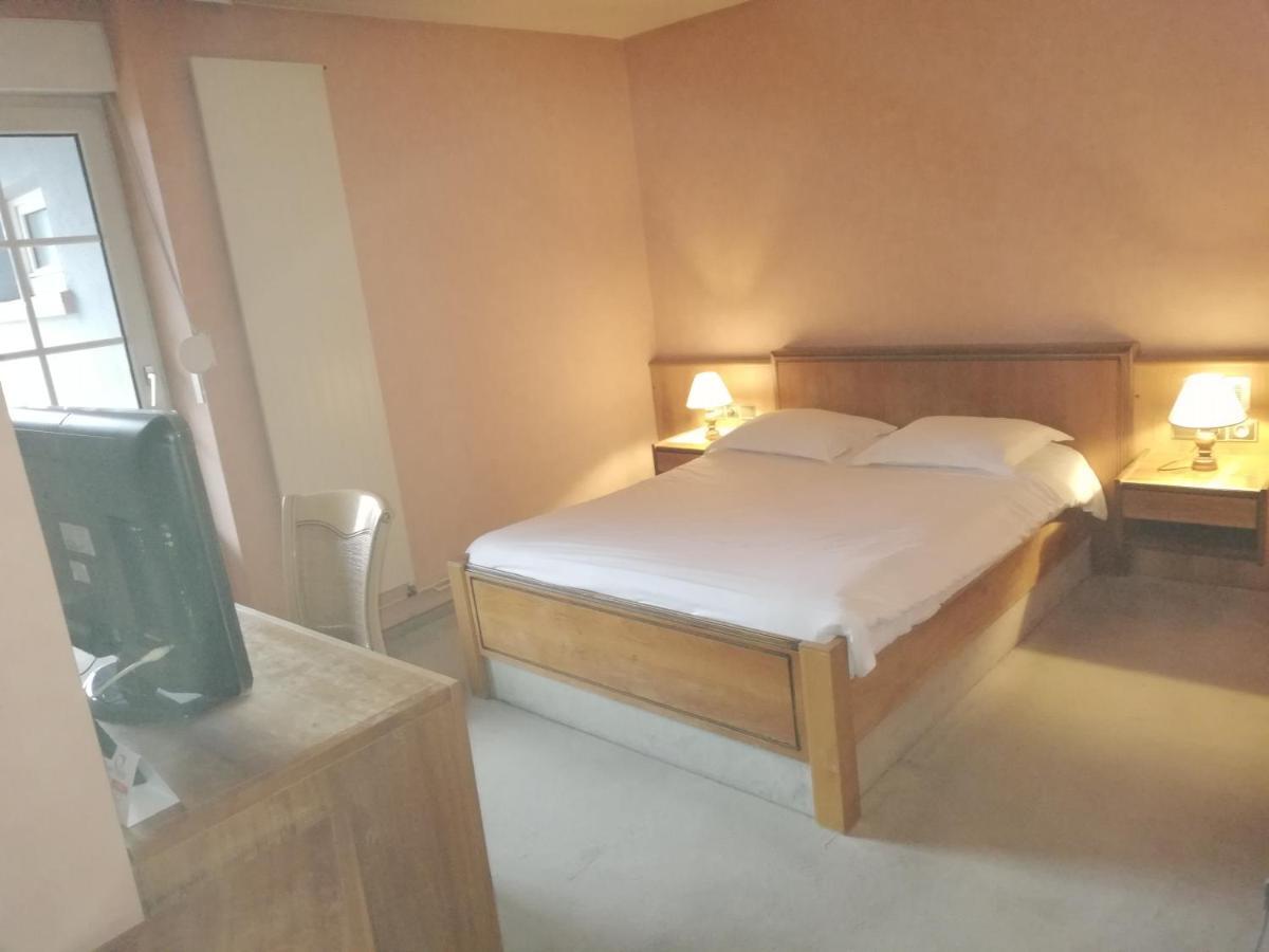 Logis Hotel Aux Comtes De Hanau Ingwiller Extérieur photo