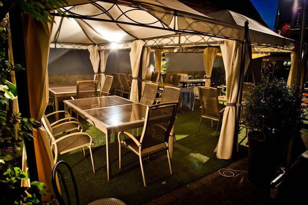 Logis Hotel Aux Comtes De Hanau Ingwiller Extérieur photo